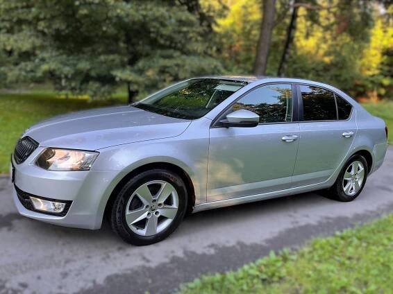 Prodám Škoda Octavia 1,6 TDi, 77kW, r.v. 2013. najeto 162tkm, 2 majitel. Výbava: klimatizace, ABS, ASR, přední el. okna