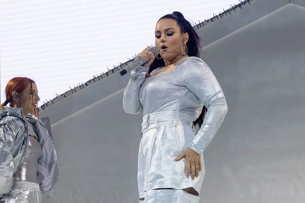 Božská Ewa. Farna dojímala i rozesmívala, O2 arena jí tleskala vestoje