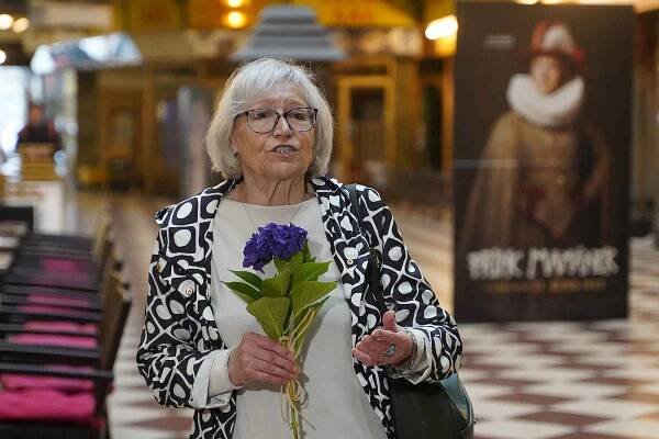 Marta Kubišová dostala k osmdesátinám pamětní bankovku se svojí podobiznou