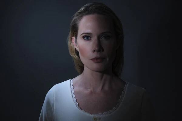 Stephanie March - Dům v plamenech - Promo