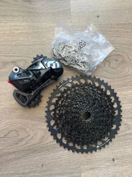 SRAM XG1275, SRAM X01 Eagle AXS, AXS Pod Controller za 12 000 Kč