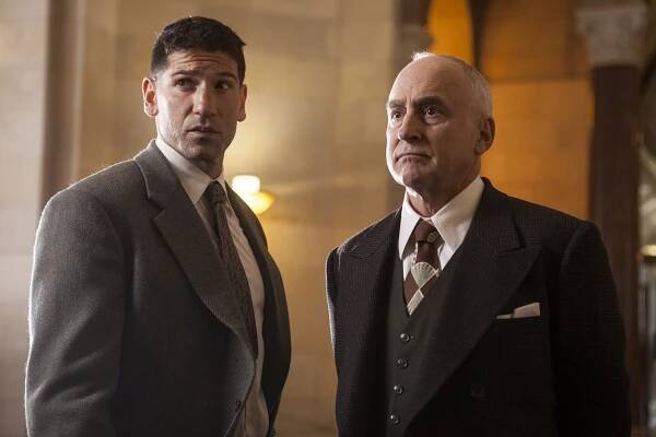 Mob City - A Guy Walks Into a Bar - Z filmu - Jon Bernthal, Jeffrey DeMunn