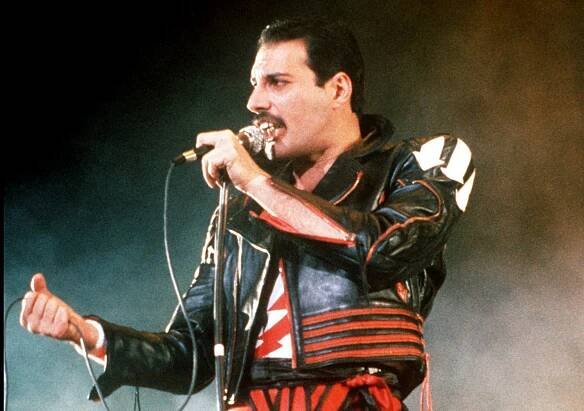 Hymně We Are the Champions je 40 let. Když jsem ji psal, myslel jsem na fotbal, řekl Freddie Mercury