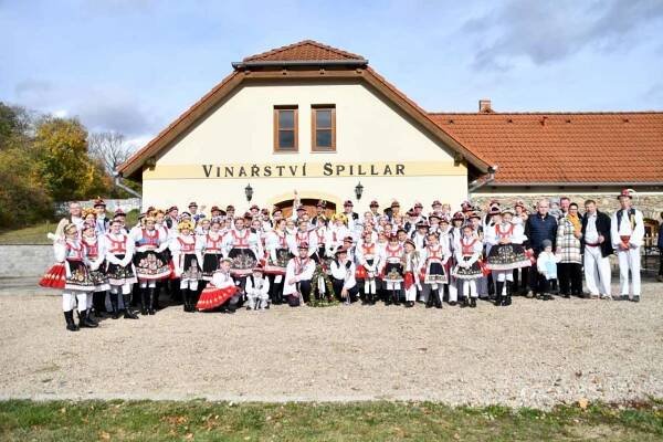 Martinské hody, průvod obcemi, hodová zábava 11. 11. 2023 - Oficiální stránky obce Hodonice