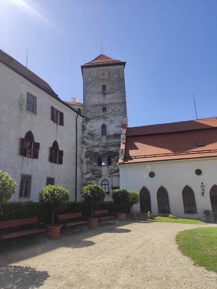 Hrad Bítov, zvířátka a rozhledna Rumburak - ŤAPKÁME.CZ