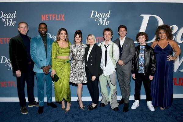 Los Angeles Premiere Of Netflix's 'Dead To Me' Season 3 held at the Netflix Tudum Theater on November 15, 2022 in Hollywood, Los Angeles, California, United States - Marc Evan Jackson, Brandon Scott, Natalie Morales, Linda Cardellini, Liz Feldman, Sam McCarthy, James Marsden, Luke Roessler, Diana Maria Riva - Smrt nás spojí - Série 3 - Z akcí