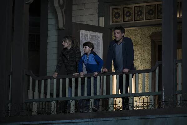 Zámek a klíč - Koruna stínů - Z filmu - Emilia Jones, Jackson Robert Scott, Connor Jessup