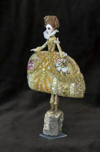 Goddess of Bees – the tiniest doll I have ever made - Dorote's Dolls