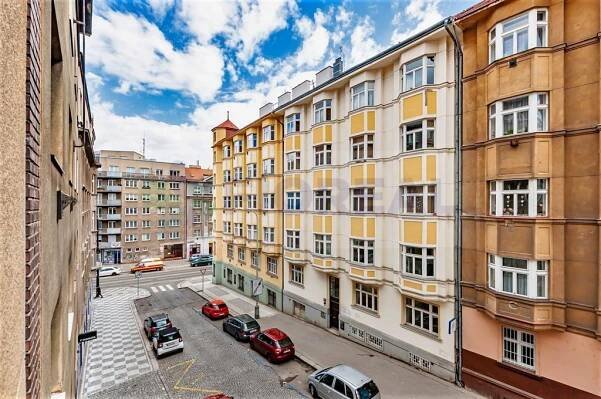 Pronájem nezařízeného bytu 2+kk, 48 m², sklep 3,4 m², Praha 4 u parku Jezerka › FIOREAL