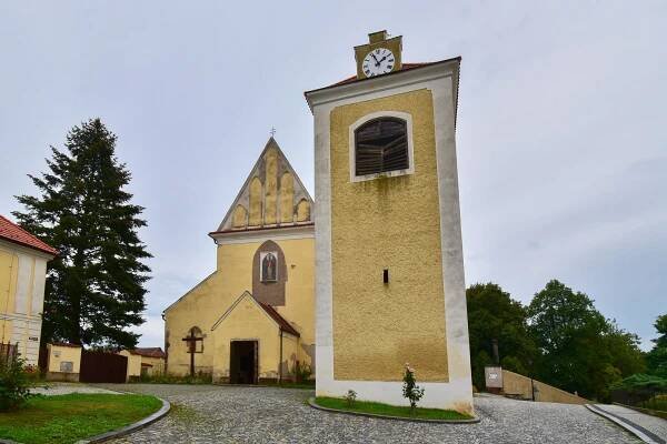 Fotografie - Kostel sv. Mikuláše a zvonice, Benešov - 17.08.2024