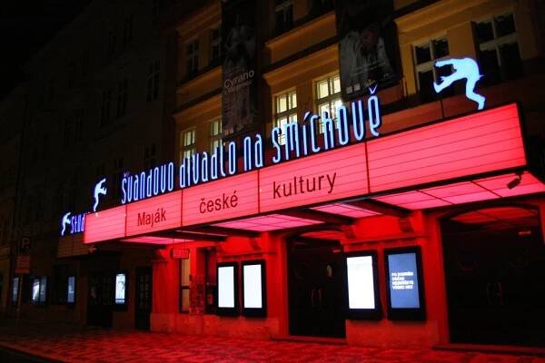 Kam v Praze za kulturou? Divadla chystají na listopad řadu premiér