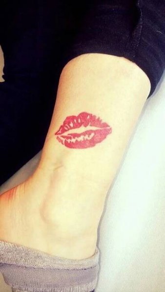 labios tatuados