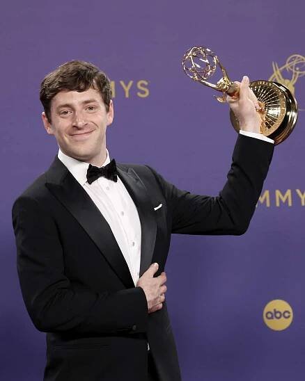 Alex Edelman poses in the press room during the 76th Primetime Emmy Awards at Peacock Theater on September 15, 2024 in Los Angeles, California.