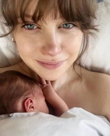 Novopečená maminka Jenovéfa Boková: První foto miminka! Konečně prozradila pohlaví