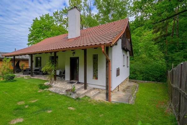Zrekonstruovaná chalupa 145 m2 se zahradou 914 m2 v srdci Kokořínska Želízy u Mělníka
