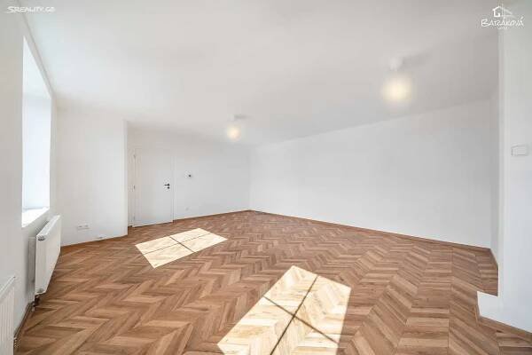 Prodej bytu 1+1, 55m2, Plzeň, Náměstí Míru, ev.č. 00088 - 11