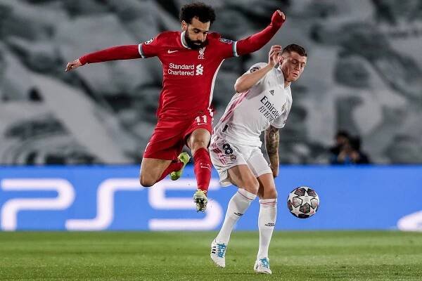 Liverpool chce napodobniť historický obrat, proti Dortmundu sú zranenia