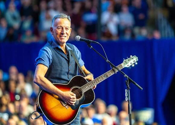 Bruce Springsteen není žádný troškař: V jeho nové kolekci ožije 83 dosud nevydaných skladeb - Expres FM
