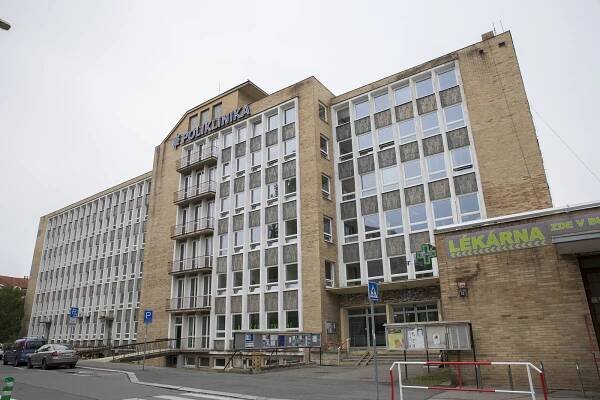Dočká se Poliklinika Pod Marjánkou opravy? Čas kvapí
