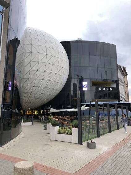 Main entrance of the Sono hotel