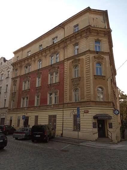 Soubor:Praha Vrsovice Charkovska 18.jpg