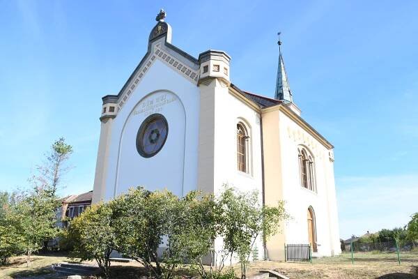 Soubor:Dvakačovice-evangelický-kostel2018.jpg – Wikipedie
