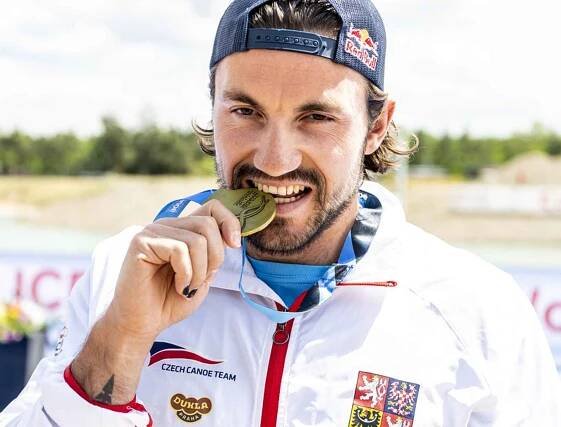 Závody Světového poháru v rychlostní kanoistice, 21. května 2022, Račice, Litoměřicko. Kanoista Martin Fuksa z ČR, vítěz závodu kategorie C1 500 m muži.