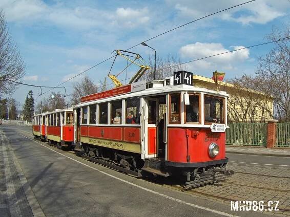 Komerční tramvajová linka 42 v milionové ztrátě