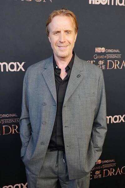 Rhys Ifans - Rod Draka - Série 1 - Z akcí