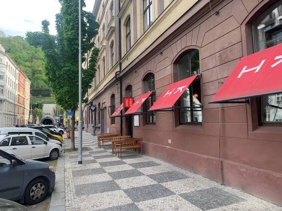 Karlínská restaurace Hong Kong nese českou představu asijské kuchyně | Asiaskop