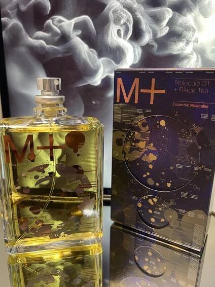 Molecule 01 + Black Tea Escentric Molecules pro ženy a muže