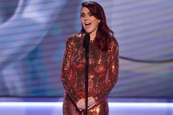 Megan Mullally Jokes About Emma Stone Turning 30 During 2019 SAG Awards Opening Monologue