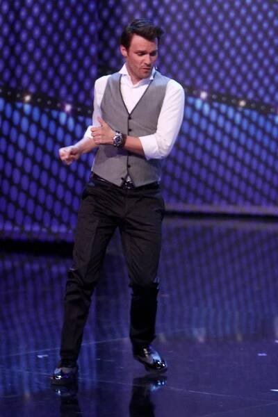 Konkurence pro StarDance? Mrkněte, jak Leoš Mareš vlní boky a tančí salsu