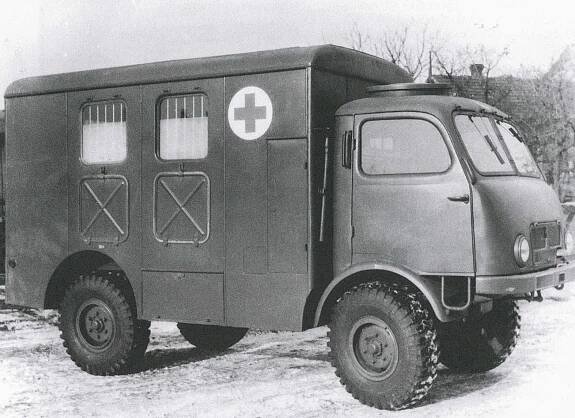 Od žebřiňáků až k bájnému Golemovi. Sanitky v Česku nejsou jen Škoda 1202 či 1203