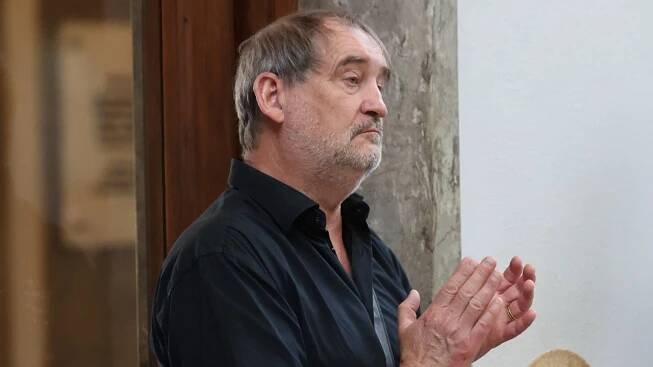 Překvapení na pohřbu režiséra Fréhara (†87): Nad rakví zapěl Hůlka