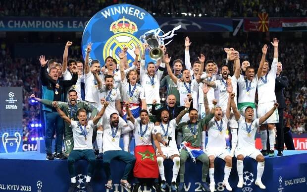 Galerie: Trofej Ligy mistrů zvedá Real Madrid. I díky hrubkám soupeřova brankáře - Galerie - Echo24.cz