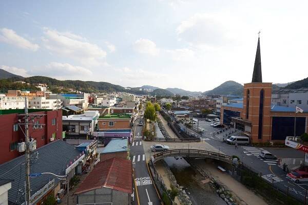 (Yonhap Feature) Young entrepreneurs bring breath of fresh air to old downtown area of Gongju