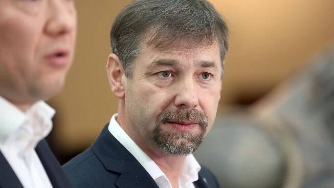 Koten z SPD je šéfem bezpečnostního výboru. Okamurova poslance podpořil i Klaus mladší z ODS