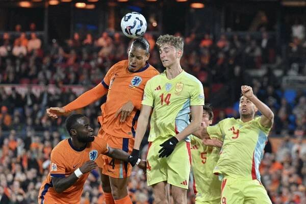 Oslabení Nizozemci proti Španělsku vedení neudrželi a remizovali 2:2