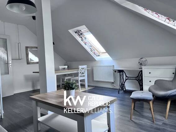Pronájem byty 3+1, 74 m2 - Králův Dvůr - Keller Williams