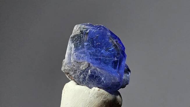 Tanzanit (krystal), Mererani Hills, Tanzanie - Mineralground