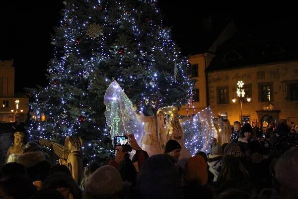 Pyroshow i obří andělé. Advent v Táboře začal už v pátek