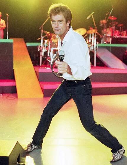 Rock band Huey Lewis & the News shoot a new music video based on their song "Small World". The group is also preparing for a tour