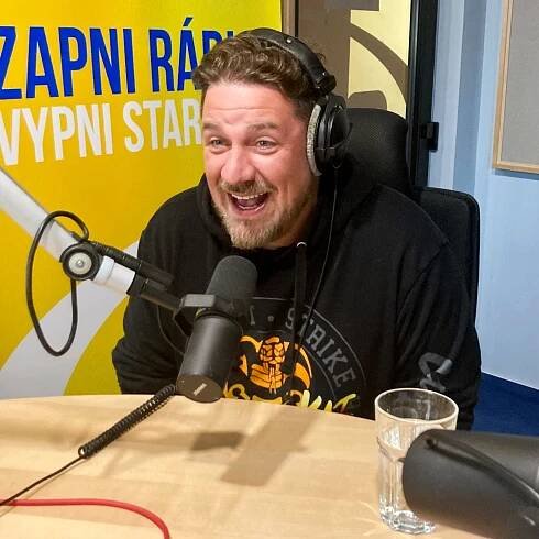 Michal Holán: Dobrému českému dabingu se pořád daří. Když je špatný, je to blbý | Host Frekvence 1