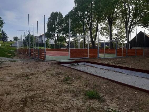 Výstavba víceúčelového hřiště u ZŠ - Oficiální stránky obce Předín