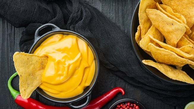 Rychlá a snadná sýrová omáčka k nachos 