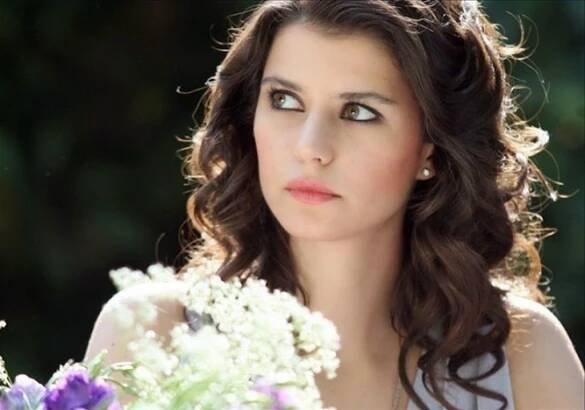 Beren Saat - Biography, Height & Life Story | Super Stars Bio
