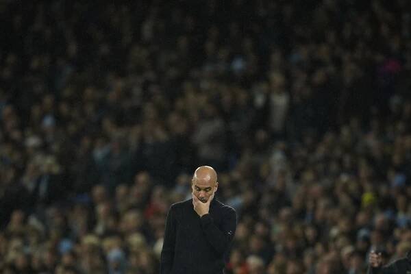 Začiatok konca Guardiolu? So City znova prehral a ponížili ho aj fanúšikovia Liverpoolu