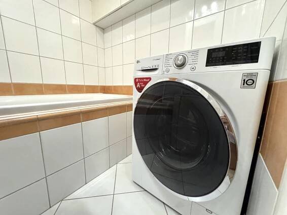 Pronájem bytu 3+kk po částečné rekonstrukci - Adam Růžička Reality