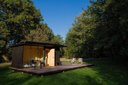 Netradiční pobyt v tiny house s privátní saunou uprostřed přírody pro dva